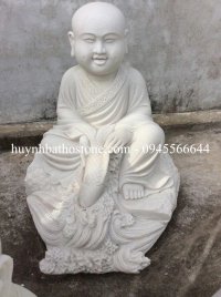 Chú tiểu đá trắng nguyên khối