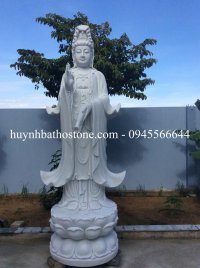 Tượng Quan Âm đứng