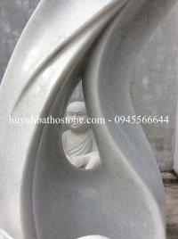 Tượng chú tiểu đá trắng nguyên khối