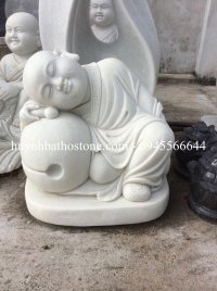 Tượng chú tiểu đá trắng nguyên khối