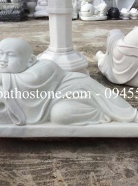 Tượng chú tiểu đá trắng nguyên khối