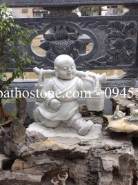Tượng chú tiểu gánh nước đá trắng nguyên khối