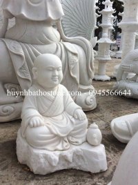 Tượng chú tiểu đá trắng nguyên khối