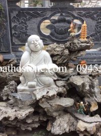 Tượng chú tiểu đá trắng nguyên khối