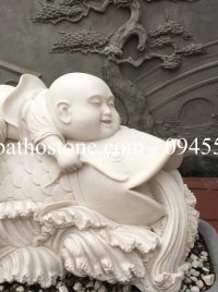 Tượng chú tiểu đá trắng nguyên khối