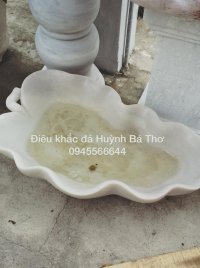 Chậu chiếc lá đá trắng non nước để sân vườn