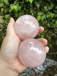 Quả cầu thạch anh hồng phong thủy