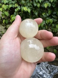 Quả cầu phong thủy đá Thạch Anh Vàng