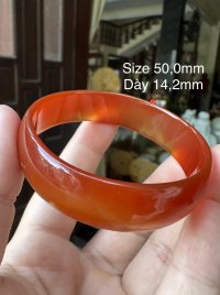 Mua vòng mã não đỏ cho bé gái