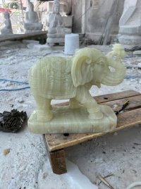 Tượng voi đá Ngọc - voi 6 ngà- miệng voi nhận hoa sen