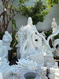 Tượng phật Quan âm đứng rồng bằng đá nguyên khối cao 1m.