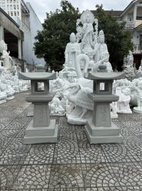 Cặp đèn đá sa thạch có chạm cao 1m