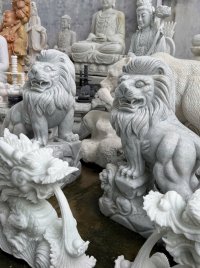 Sư tử đá tự nhiên 