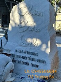 Tấm bảng đá khắc tên chùa 